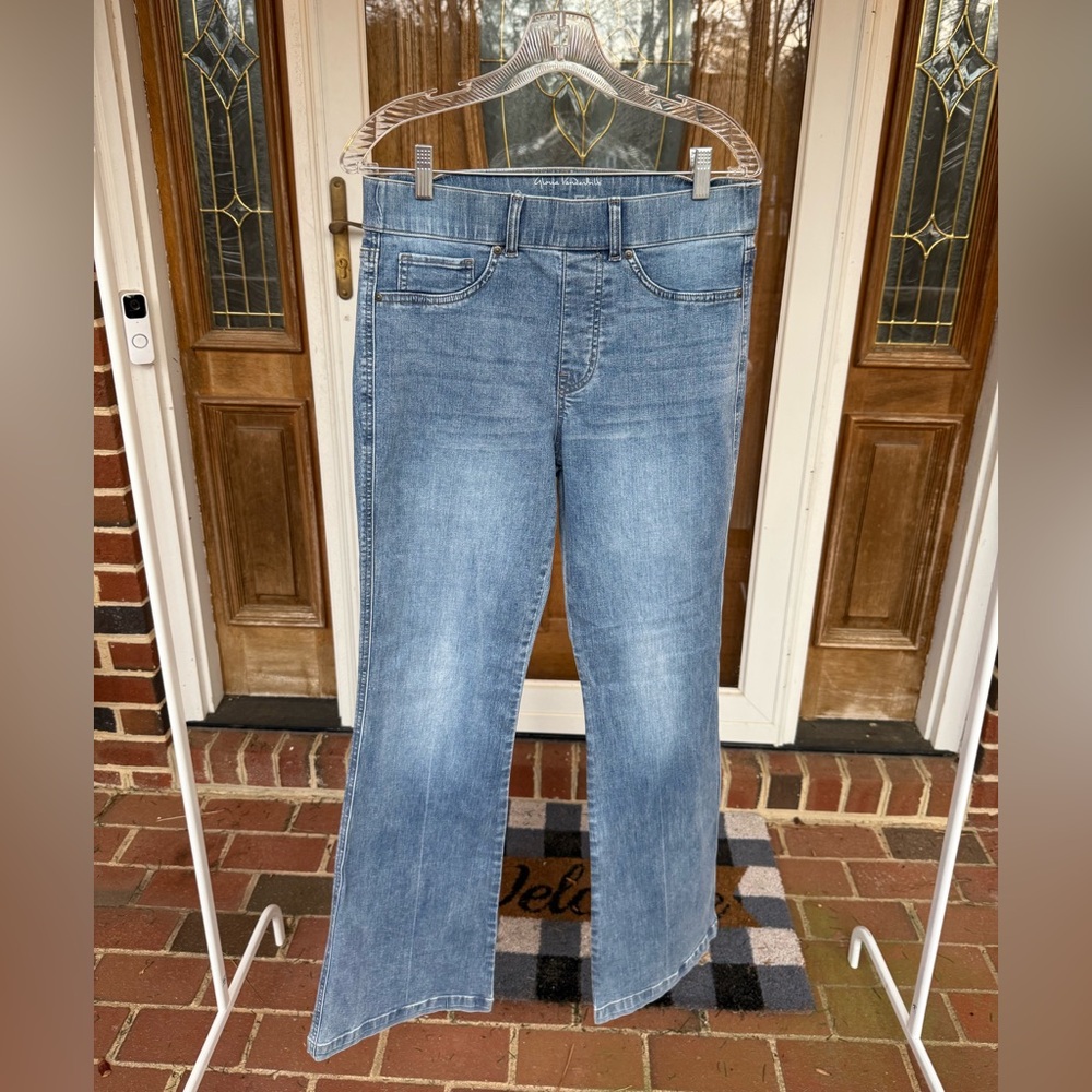 Gloria Vanderbilt Light Blue Straight Leg Jeans